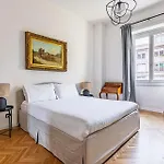 Luxury 4 Bedrooms Apartment In The Center Of Milan
